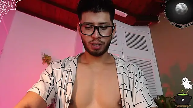 Snapshot of Colby_brown03 chatting on October 22, 6:18 pm Colby brown03 online show from October 22, 6:18 pm