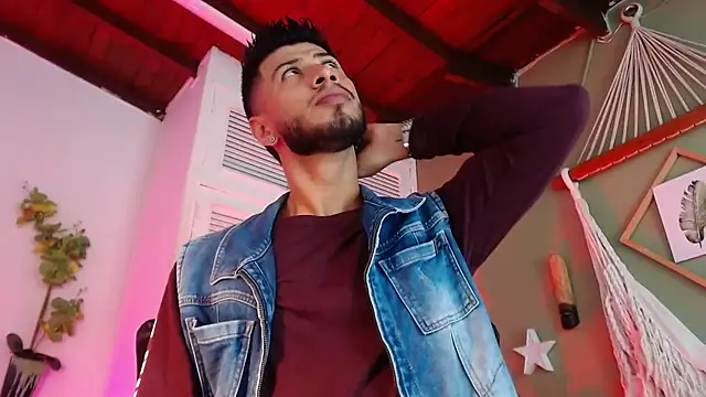 Snapshot of Colby_brown03 chatting on November 28, 7:27 pm Colby brown03 online show from November 28, 7:27 pm