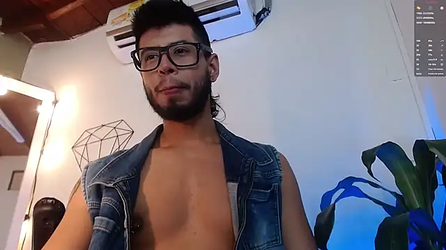 Snapshot of Colby_brown03 chatting on January 17, 7:50 pm Colby brown03 online show from January 17, 7:50 pm