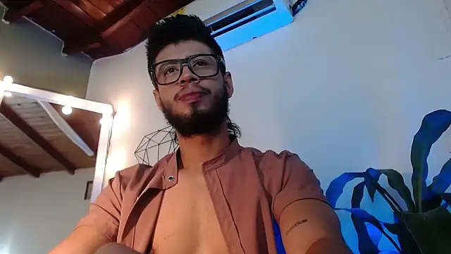 Snapshot of Colby_brown03 chatting on January 31, 9:24 pm Colby brown03 online show from January 31, 9:24 pm