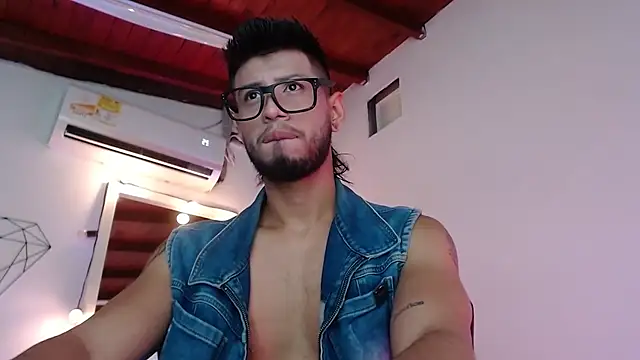 Snapshot of Colby_brown03 chatting on February 13, 7:32 pm Colby brown03 online show from February 13, 7:32 pm