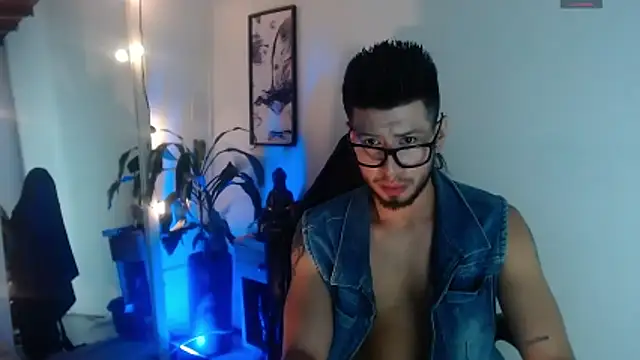 Snapshot of Colby_brown03 chatting on February 20, 8:31 pm Colby brown03 online show from February 20, 8:31 pm