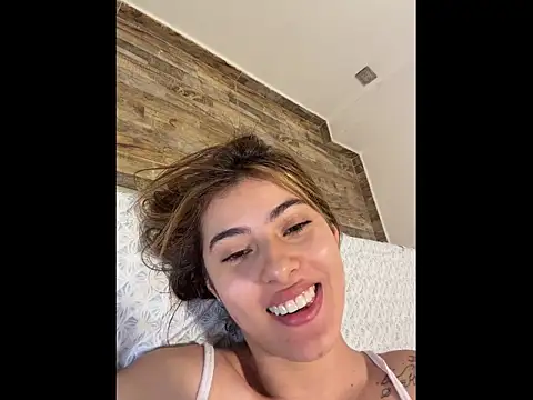 Snapshot of annieesweett chatting on July 5, 11:45 pm annieesweett online show from July 5, 11:45 pm