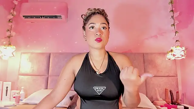 Snapshot of Laurentdupont04 chatting on November 3, 3:08 am Laurentdupont04 online show from November 3, 3:08 am