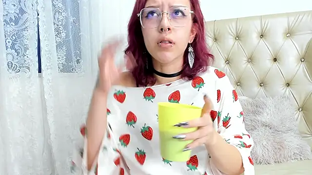 AlexaFoxy18 online show from March 6, 5:03 am