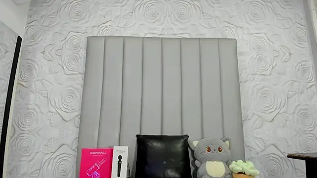 Snapshot of AlexaFoxy18 chatting on August 7, 7:54 am AlexaFoxy18 online show from August 7, 7:54 am