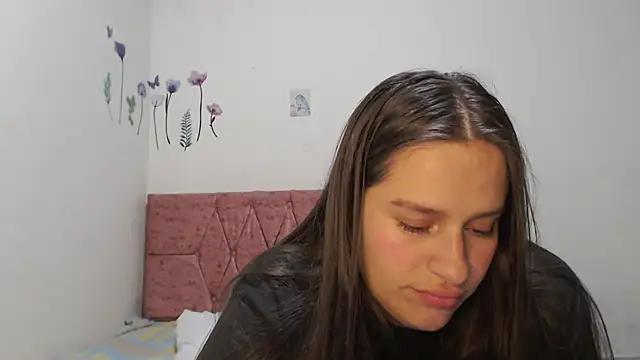 Snapshot of Serenity chatting on October 31, 12:00 am Serenity online show from October 31, 12:00 am