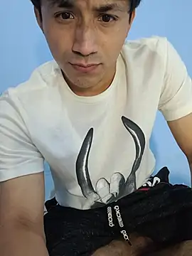 Snapshot of charlesss19 chatting on November 3, 5:14 pm charlesss19 online show from November 3, 5:14 pm