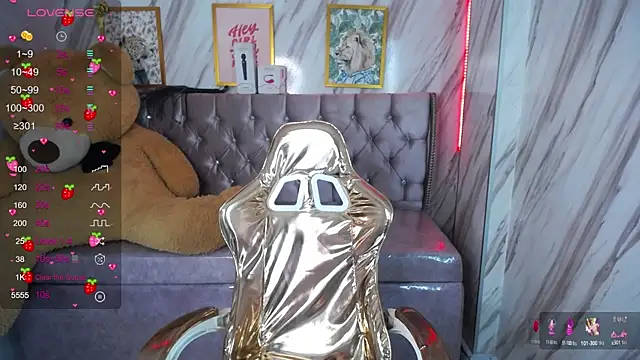 Snapshot of Laia_angel_b chatting on December 24, 3:38 am Laia angel b online show from December 24, 3:38 am