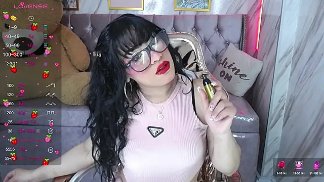 Snapshot of Laia_angel_b chatting on January 12, 3:28 am Laia angel b online show from January 12, 3:28 am