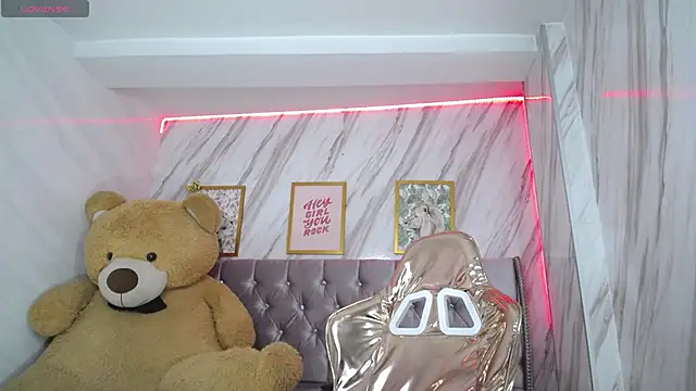 Snapshot of Laia_angel_b chatting on February 6, 3:27 am Laia angel b online show from February 6, 3:27 am