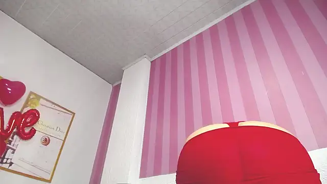 Snapshot of Laia_angel_b chatting on February 15, 3:20 am Laia angel b online show from February 15, 3:20 am