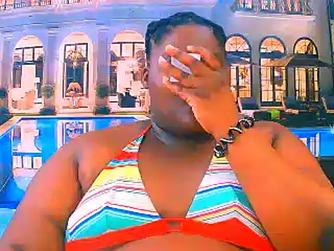 Snapshot of EbonyHotBuns chatting on June 26, 6:18 am EbonyHotBuns online show from June 26, 6:18 am