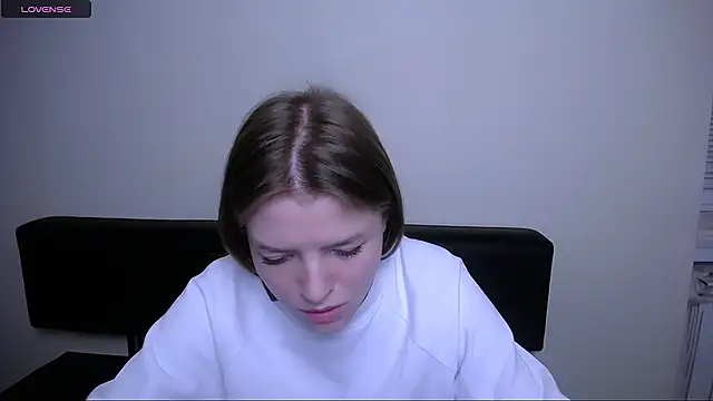 Snapshot of MissOliviaa_ chatting on December 10, 4:38 pm MissOliviaa  online show from December 10, 4:38 pm