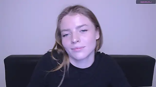 Snapshot of MissOliviaa_ chatting on December 15, 2:16 pm MissOliviaa  online show from December 15, 2:16 pm