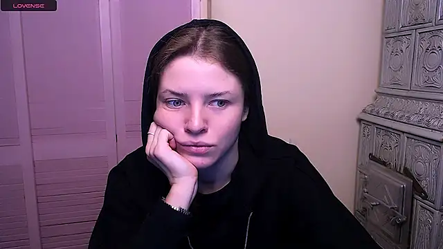 Snapshot of MissOliviaa_ chatting on December 21, 9:12 am MissOliviaa  online show from December 21, 9:12 am