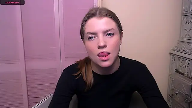 Snapshot of MissOliviaa_ chatting on December 22, 10:38 am MissOliviaa  online show from December 22, 10:38 am