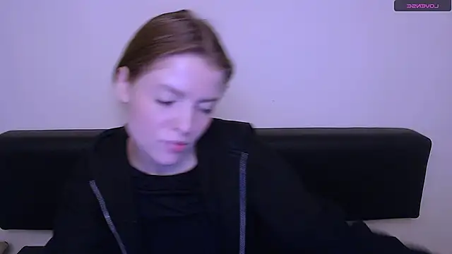 Snapshot of MissOliviaa_ chatting on December 27, 11:06 am MissOliviaa  online show from December 27, 11:06 am