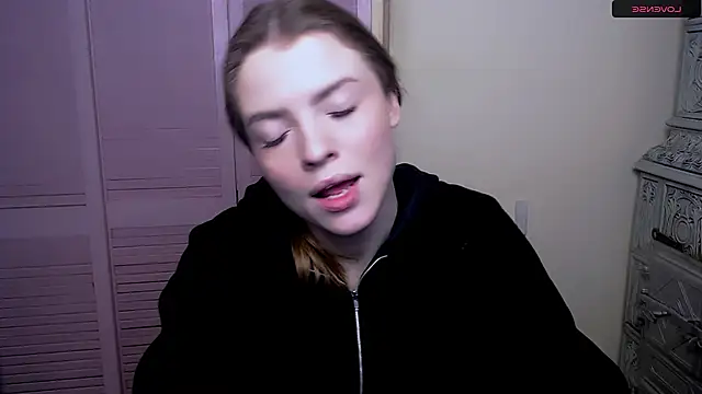 Snapshot of MissOliviaa_ chatting on January 5, 10:32 am MissOliviaa  online show from January 5, 10:32 am