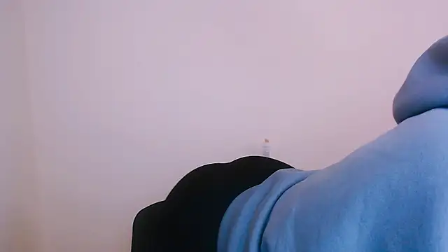 Snapshot of MissOliviaa_ chatting on January 15, 8:41 am MissOliviaa  online show from January 15, 8:41 am