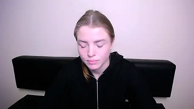 Snapshot of MissOliviaa_ chatting on January 31, 8:43 am MissOliviaa  online show from January 31, 8:43 am