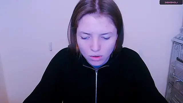 Snapshot of MissOliviaa_ chatting on February 1, 4:22 pm MissOliviaa  online show from February 1, 4:22 pm