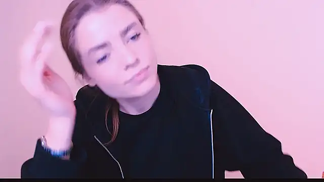 Snapshot of MissOliviaa_ chatting on February 10, 11:25 am MissOliviaa  online show from February 10, 11:25 am