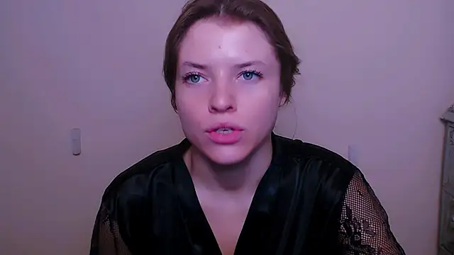 Snapshot of MissOliviaa_ chatting on February 15, 4:45 pm MissOliviaa  online show from February 15, 4:45 pm