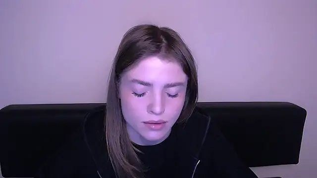 Snapshot of MissOliviaa_ chatting on February 19, 10:12 am MissOliviaa  online show from February 19, 10:12 am