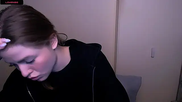 Snapshot of MissOliviaa_ chatting on February 22, 12:08 pm MissOliviaa  online show from February 22, 12:08 pm