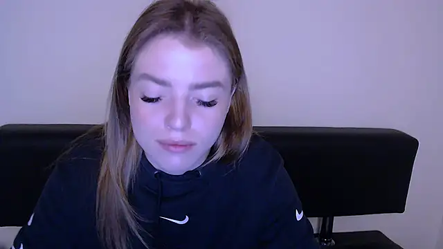 Snapshot of MissOliviaa_ chatting on March 6, 8:41 am MissOliviaa  online show from March 6, 8:41 am