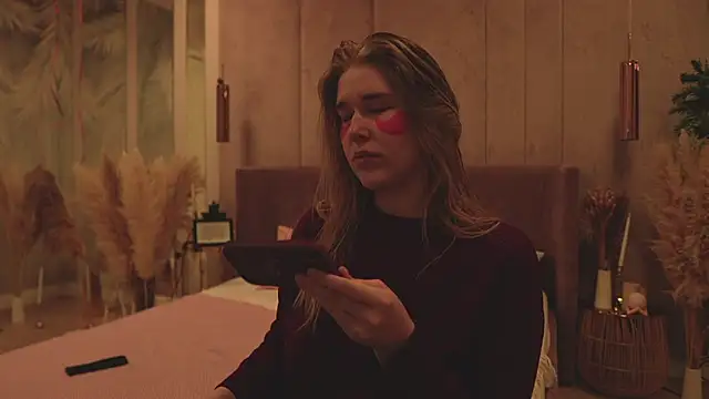 Smiley Mia online show from March 4, 5:02 am