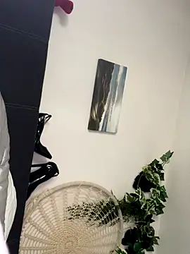 Snapshot of AlyssaHottv_ chatting on October 2, 7:48 am AlyssaHottv online show from October 2, 7:48 am