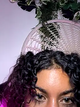 Snapshot of AlyssaHottv_ chatting on December 4, 12:20 am AlyssaHottv online show from December 4, 12:20 am