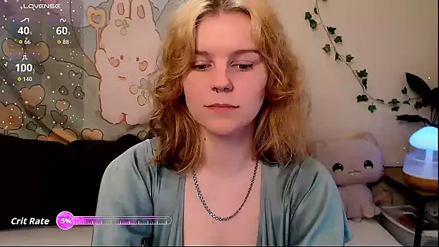 Snapshot of Moona_xx chatting on May 10, 10:59 pm Moona xx online show from May 10, 10:59 pm