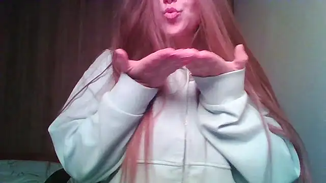 Evasapples online show from April 21, 7:50 pm