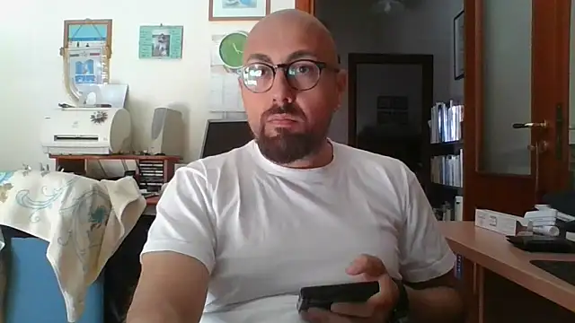 Snapshot of darione_90 chatting on May 18, 9:15 am darione 90 online show from May 18, 9:15 am