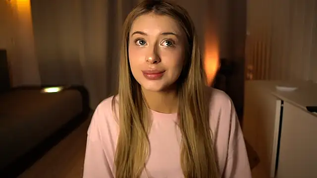 Snapshot of elisa_moon chatting on December 8, 3:10 am elisa moon online show from December 8, 3:10 am