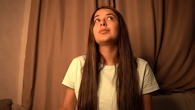 Snapshot of elisa_moon chatting on October 5, 4:38 pm elisa moon online show from October 5, 4:38 pm