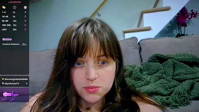 Snapshot of princess_emily4723 chatting on April 17, 1:52 am princess emily4723 online show from April 17, 1:52 am