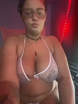 y0urlilgf online show from March 27, 5:56 pm