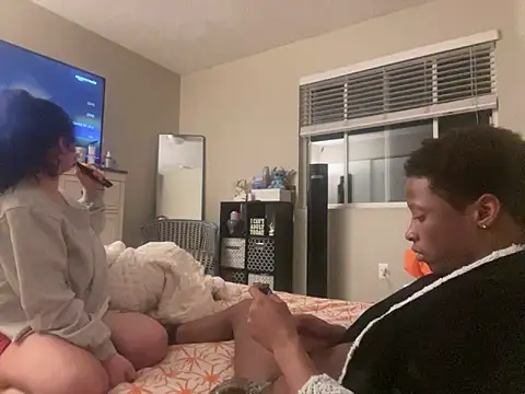 Snapshot of megstarzxxx chatting on December 27, 2:04 am megstarzxxx online show from December 27, 2:04 am