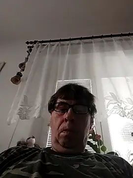 Snapshot of Lisak951 chatting on December 2, 10:31 am Lisak951 online show from December 2, 10:31 am