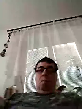 Snapshot of Lisak951 chatting on January 6, 8:40 am Lisak951 online show from January 6, 8:40 am