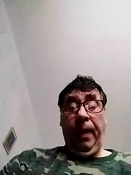 Snapshot of Lisak951 chatting on February 5, 7:35 am Lisak951 online show from February 5, 7:35 am