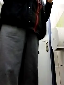 Snapshot of Lisak951 chatting on April 1, 11:22 am Lisak951 online show from April 1, 11:22 am