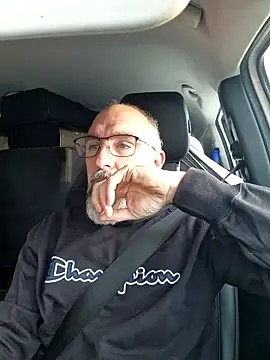 Snapshot of Crosss-23cm chatting on February 8, 3:21 pm Crosss-23cm online show from February 8, 3:21 pm