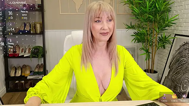 Snapshot of LadyLeea chatting on January 19, 5:55 am LadyLeea online show from January 19, 5:55 am