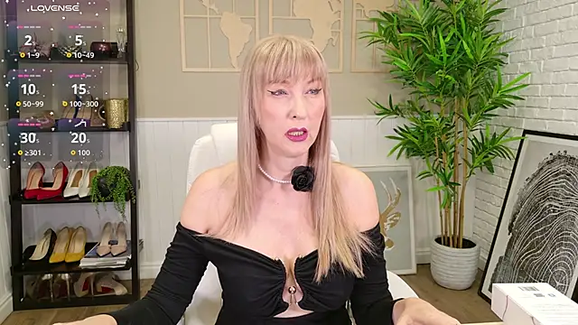 Snapshot of LadyLeea chatting on February 13, 5:58 am LadyLeea online show from February 13, 5:58 am