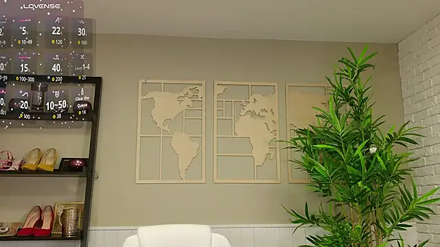 Snapshot of LadyLeea chatting on March 3, 5:24 am LadyLeea online show from March 3, 5:24 am